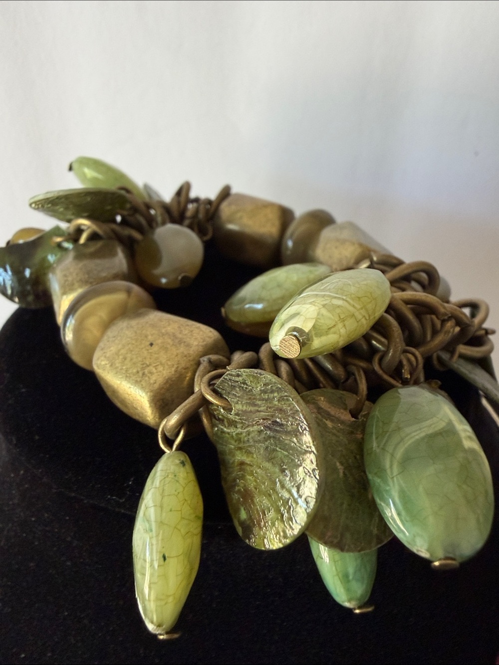 💚 Chunky Olive Green Vintage Inspired Beaded Stretch Bracelet